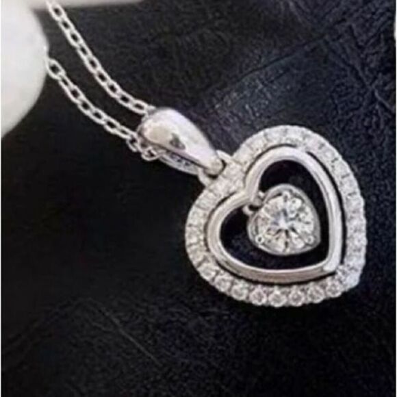The Hearts Desire Pendant Necklace in silver and cubic zirconia - Picture 6 of 8